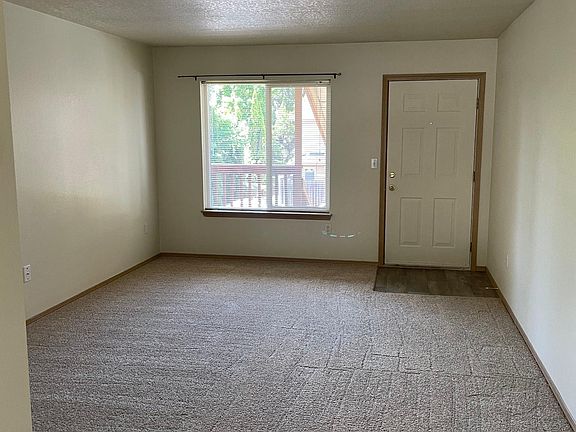 5th image of 2238 SE 44th Ave APT 4