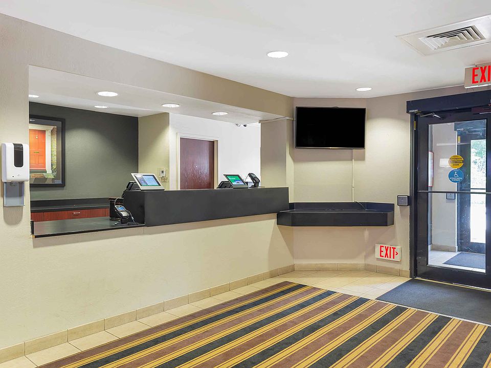 Lobby and Guest Check-in