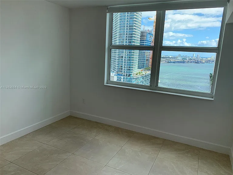 31 SE 5th St #32 — Photo 8