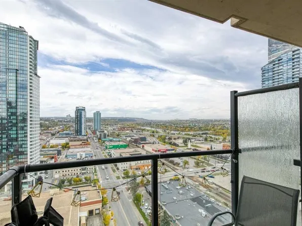 1053 E 10th St SW #1903, Calgary, AB T2R 1S6