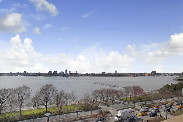 Sold by Daniel Gale Sotheby's International Realty | media 16