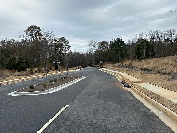 4th image of 112 Edmonson Way