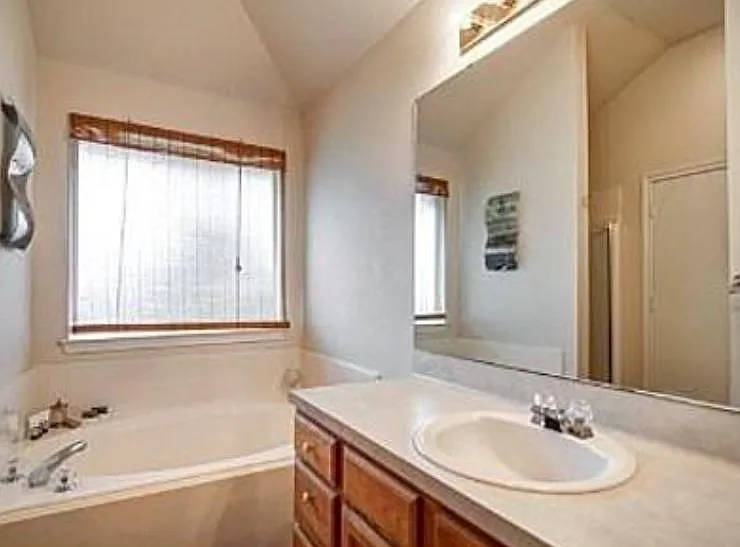 2906 Elise Ln — Photo 8