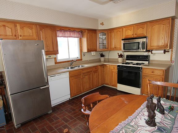 4th image of 3215 Cohocton Ave