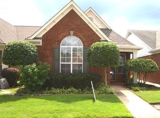 335 Fountain Lake Dr, Memphis, TN 38120
