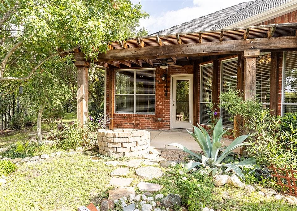 1st image of 8341 Island Cir