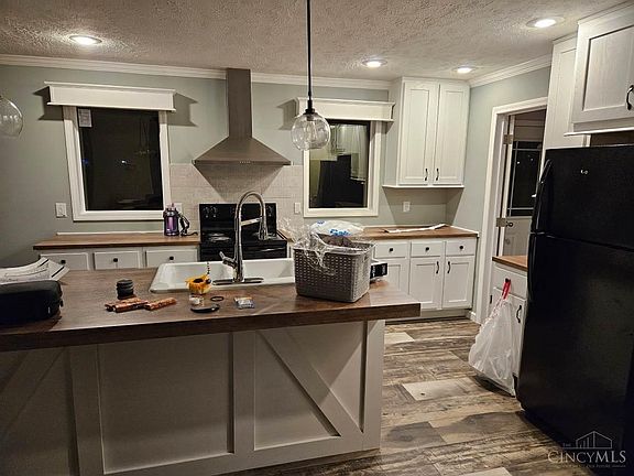 2nd image of 1729 Commissioners Way