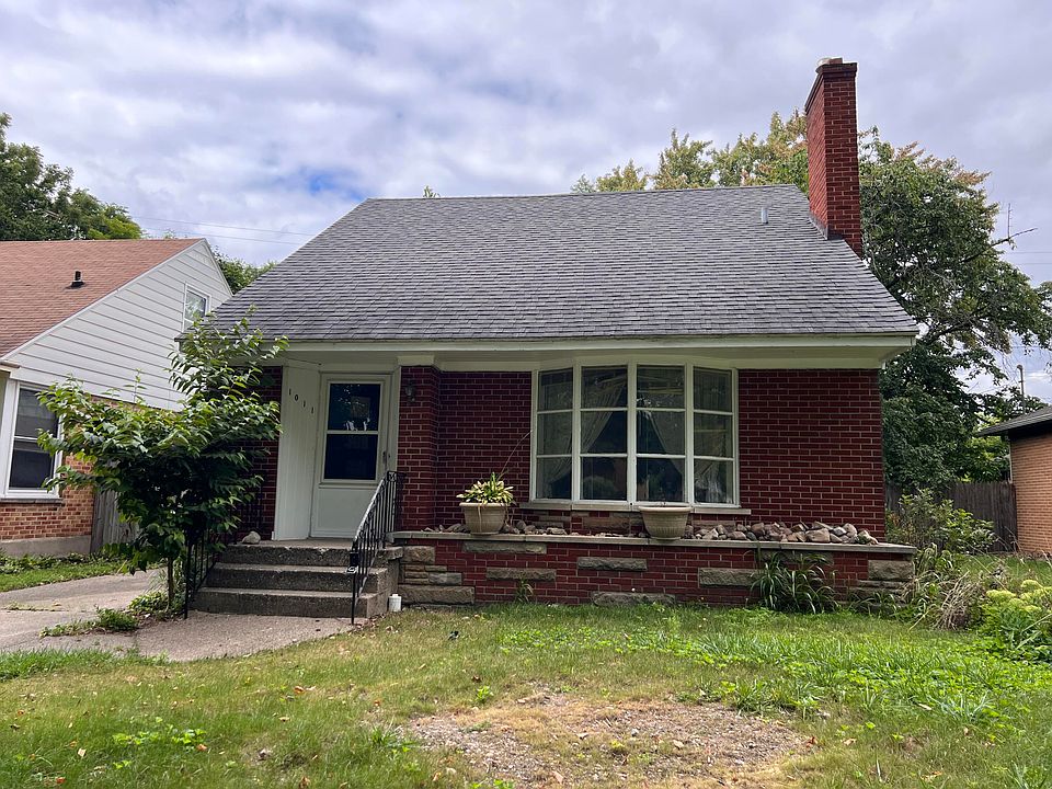 1st image of 1011 Lake Michigan Dr NW