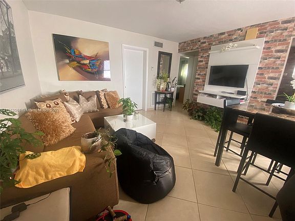 3rd image of 3162-3170 SW 16th St #1