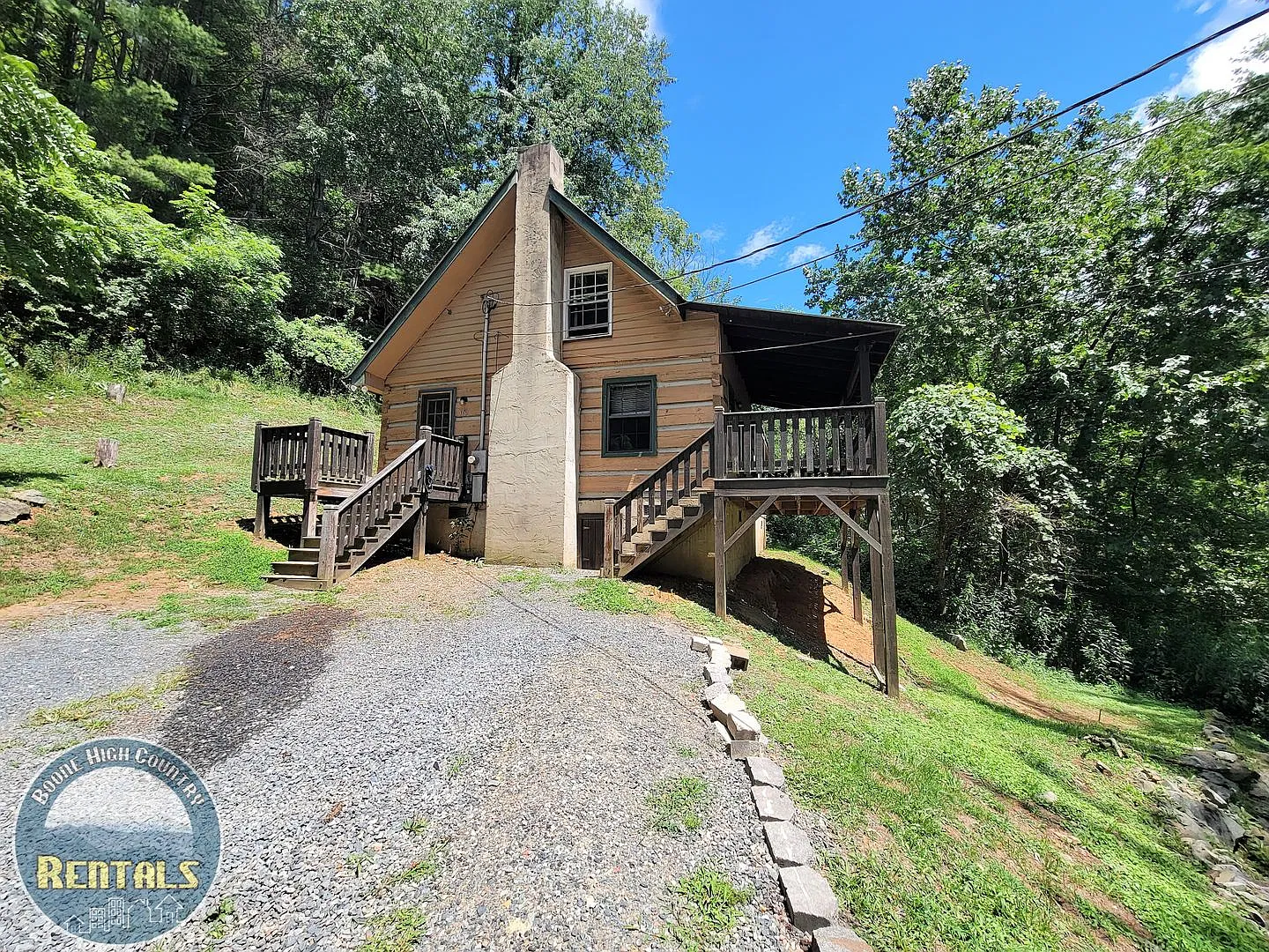 3bd Log Home Close to Town — Photo 1