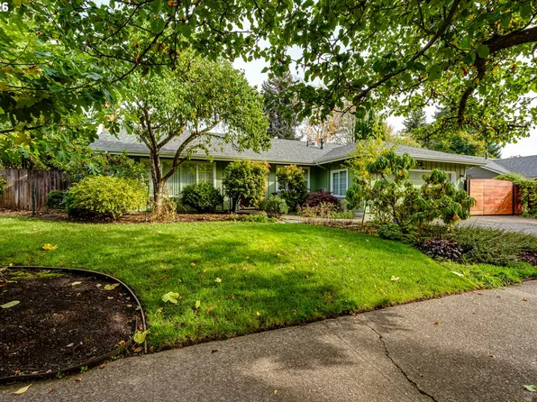 555 Stonegate St, Eugene, OR 97401