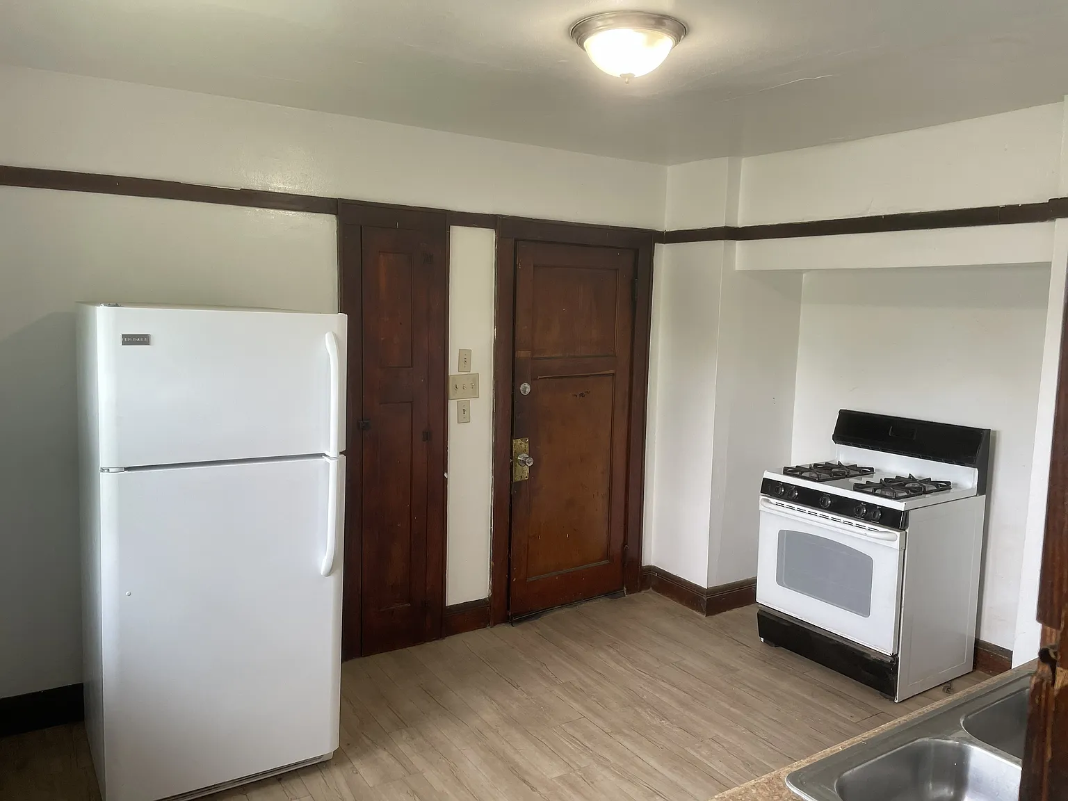 2 bed, 1125 sqft, $1,300 — Photo 2