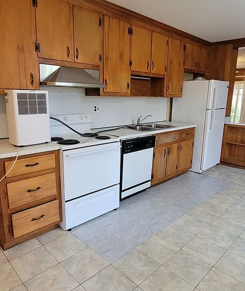 9608 Norfolk St — Photo 7