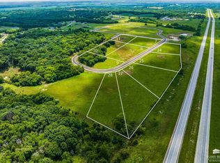 14416 Wildwood Cir, Wamego, KS 66547