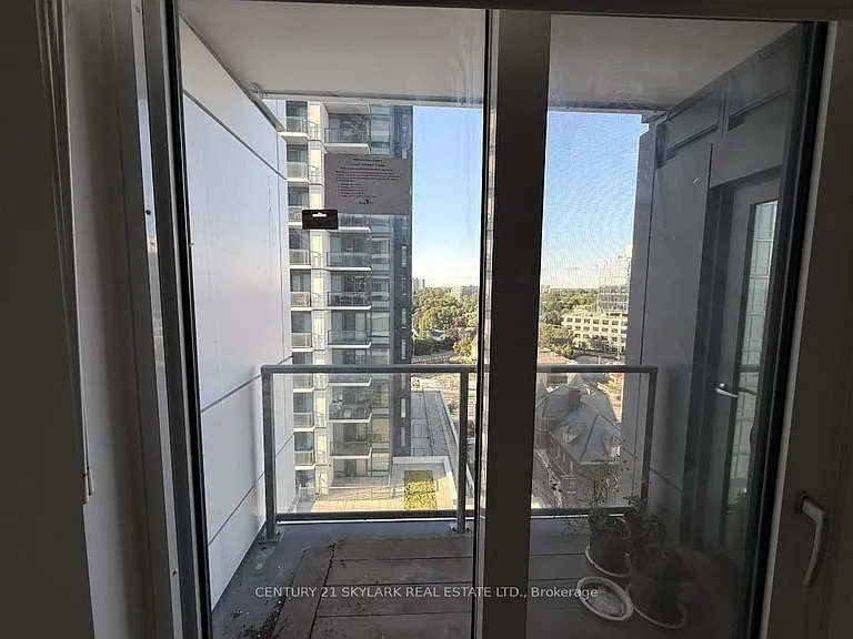 15 Wellington St S #902 — Photo 10
