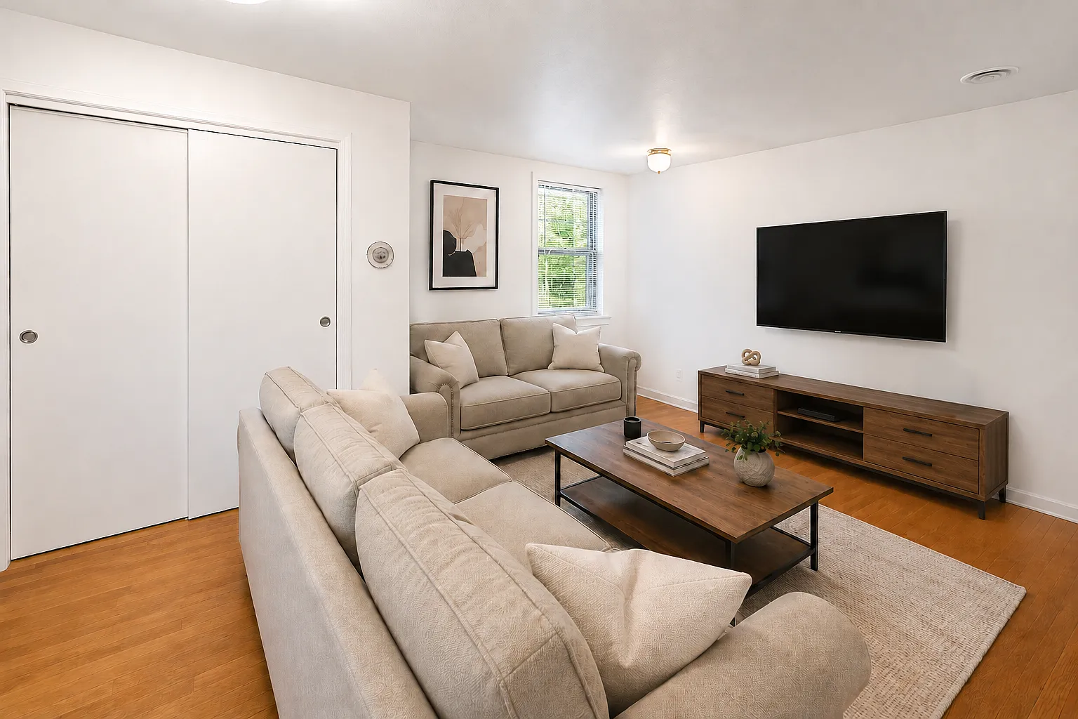 2 bed, 1000 sqft, $3,000 — Photo 2