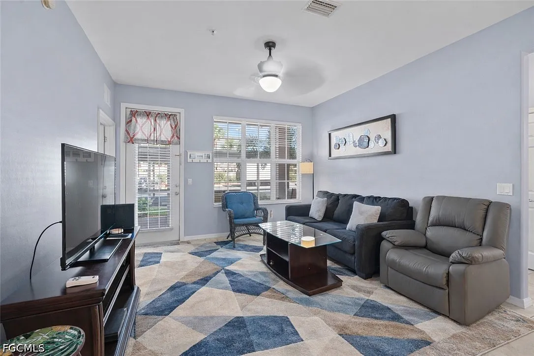 2 bed, 2.0 bath, 1055 sqft, $2,200 — Photo 3
