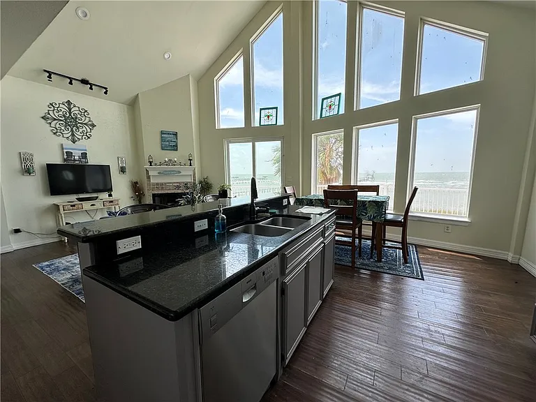 130 Causeway St — Photo 23