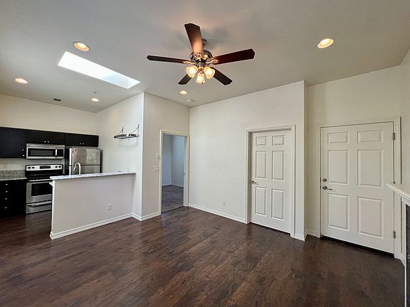 2nd image of 4720 NE Glisan St APT 203