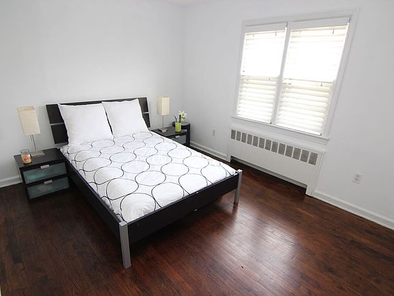 5th image of 114 Sanford Ave