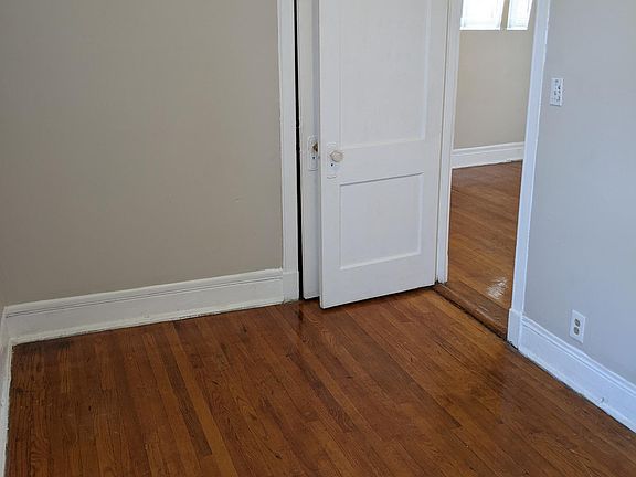 5th image of 19 S Kostner Ave #3