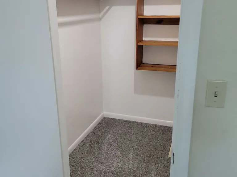 Bay Oaks Park Apartments — Photo 19