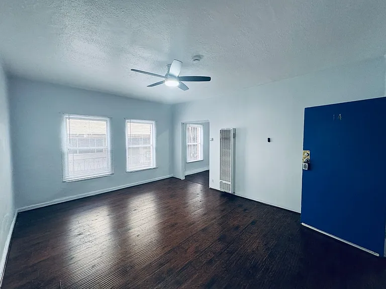 209 W Elk Ave — Photo 4
