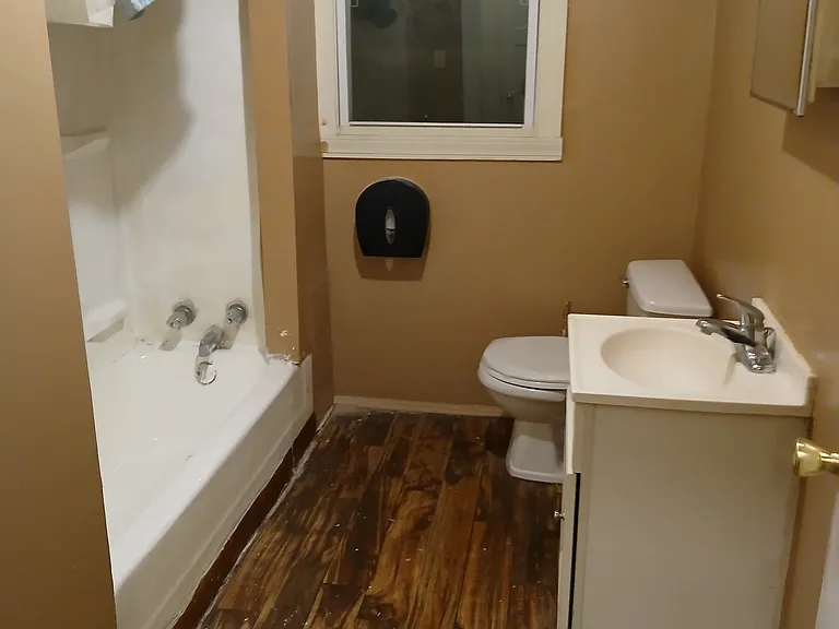 1st floor bath