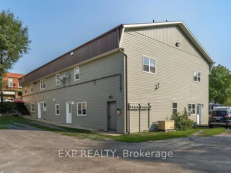 300 Main St #8 — Photo 2