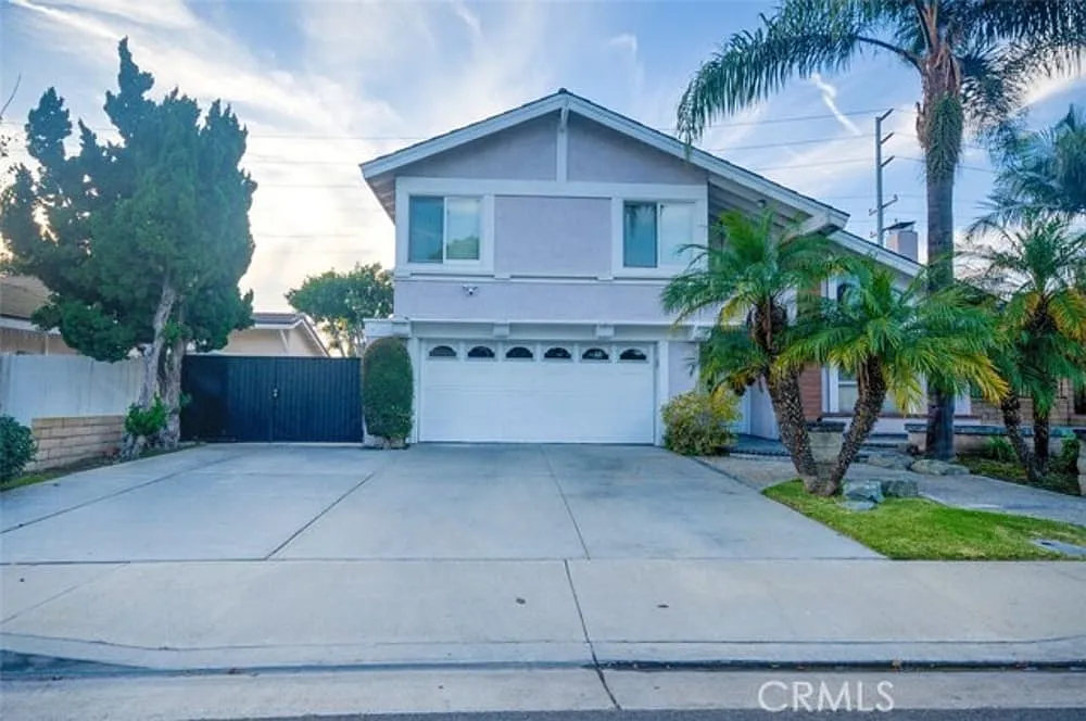 4 bed, 2.5 bath, 2318 sqft, $5,900 — Photo 1