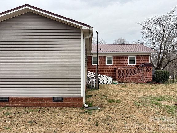 5th image of 503 9th Ave SW