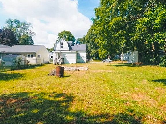 5th image of 130 Sharon Ave