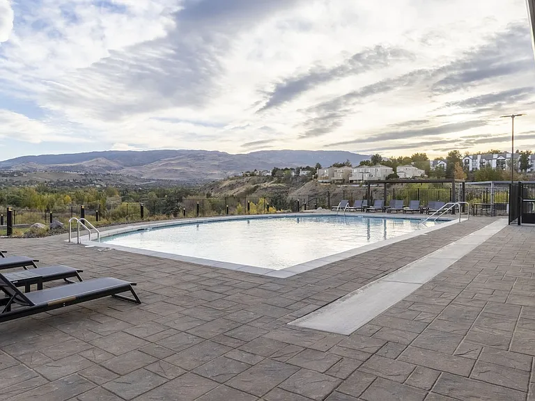 The Retreat Luxury Townhomes — Photo 12