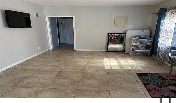 3 bed, 1000 sqft, $2,588 — Photo 2