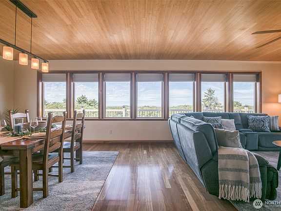 4th image of 144 Sand Dune Avenue SW