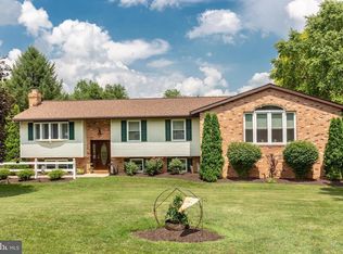838 Chanter Dr, Westminster, MD 21157