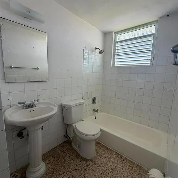 CASA D9 Calle Monarca Urb Paseos Reales — Photo 12