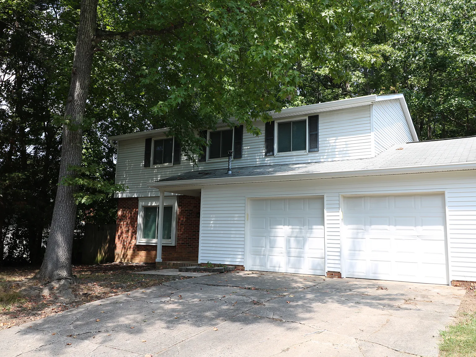 4 bed, 2.5 bath, 1800 sqft, $2,200 — Photo 2