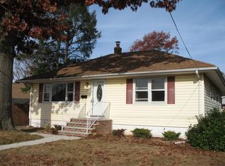 39 Apple St, Edison, NJ 08817