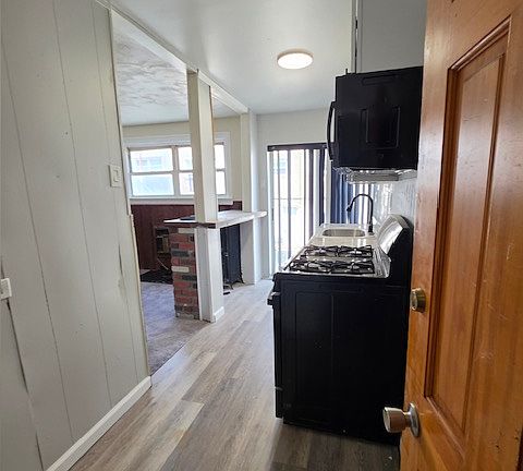 4th image of 7129 Greenwood Ave