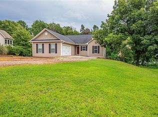 102 Windy Point N, Townville, SC 29689