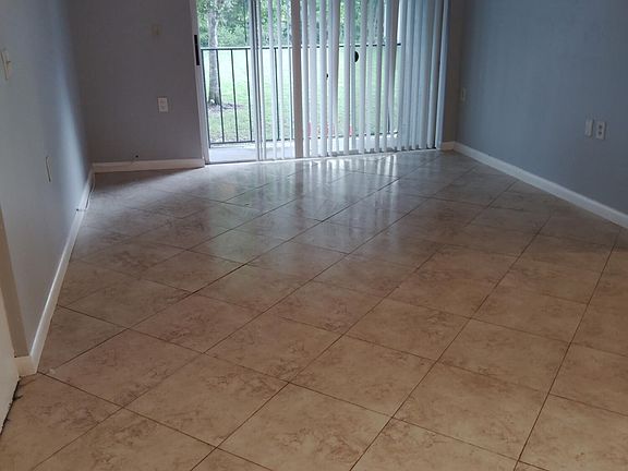2nd image of 1140 Lake Victoria Dr #1140M