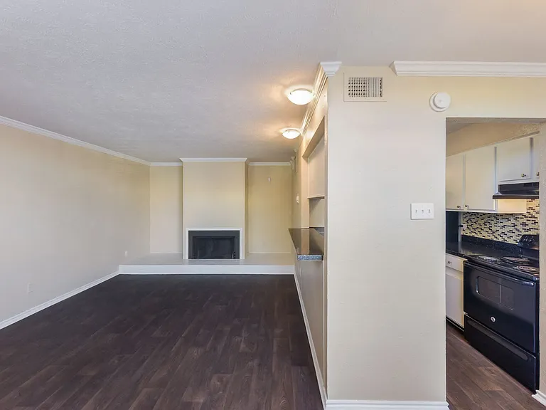 Davenport Apartments — Photo 40