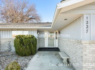 1227 Fairway Dr NE, Moses Lake, WA 98837