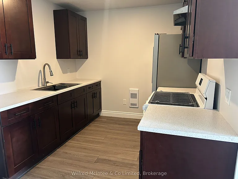 380 1st Ave N #12 — Photo 2