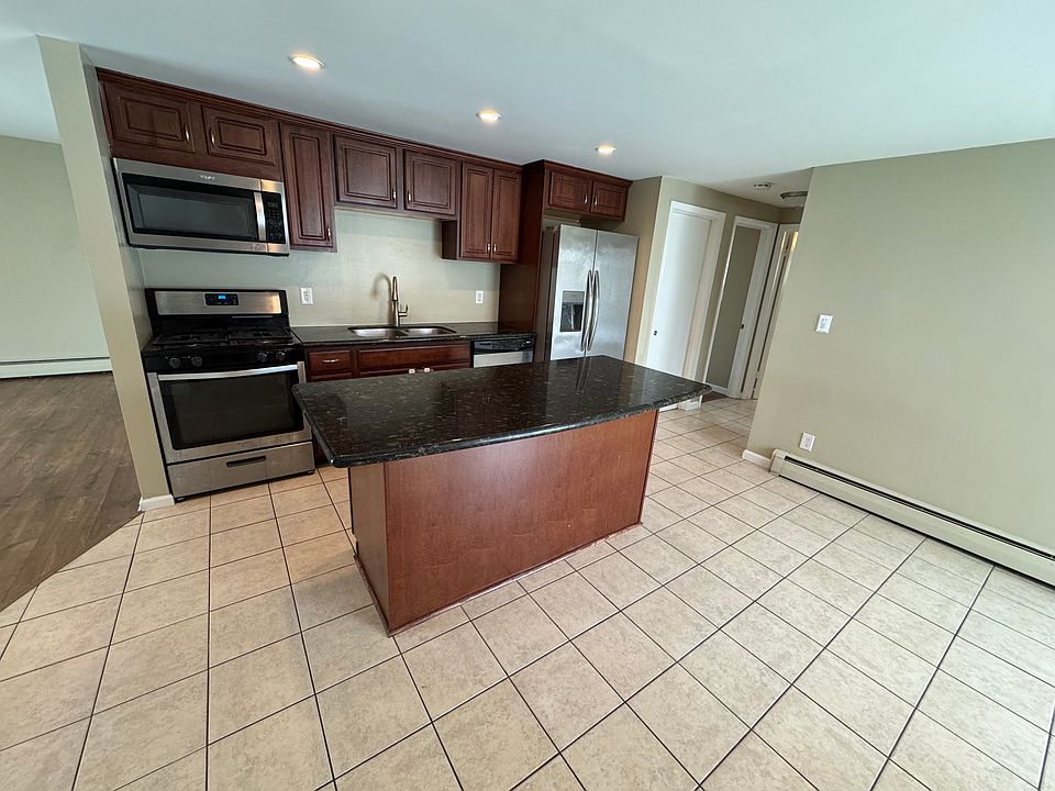 1st image of 109 Dartwood Dr #1