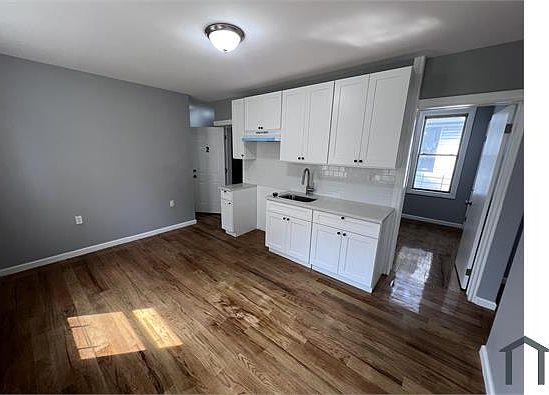 3rd image of 13409 89th Ave Floor 2