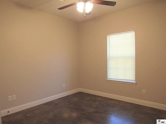 3rd image of 127 Flagstone Dr