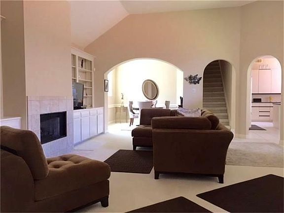 3rd image of 6814 Queensclub Dr