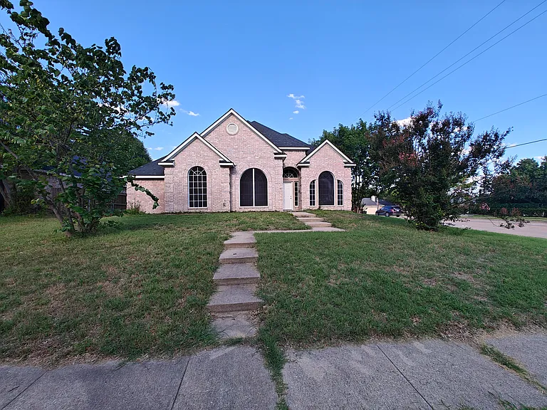 8504 Pebblebrook Dr — Photo 1